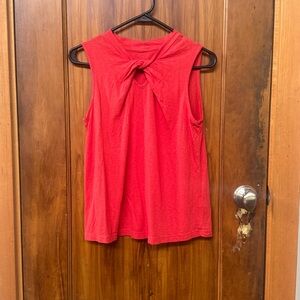 Red Sleeveless T-Shirt with twist front, peekaboo crew neck. Soft Cotton knit M